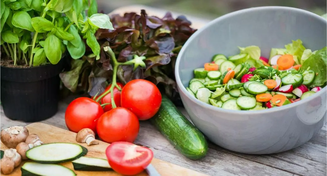 Verduras a propósito de los alimentos que debe consumir para que tenga los dientes más blancos.