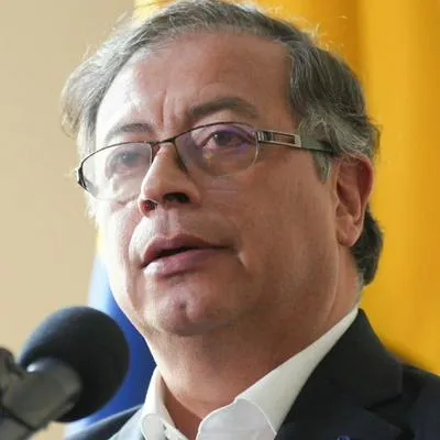 Petro pide renuncia a seis viceministros en medio de debate de reforma a la salud