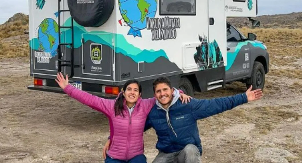 Pareja de argentinos, Carolina Fenoy y Santiago Bertaina, fueron atracados en Neiva (Colombia) y piden ayuda para recuperar sus documentos.
