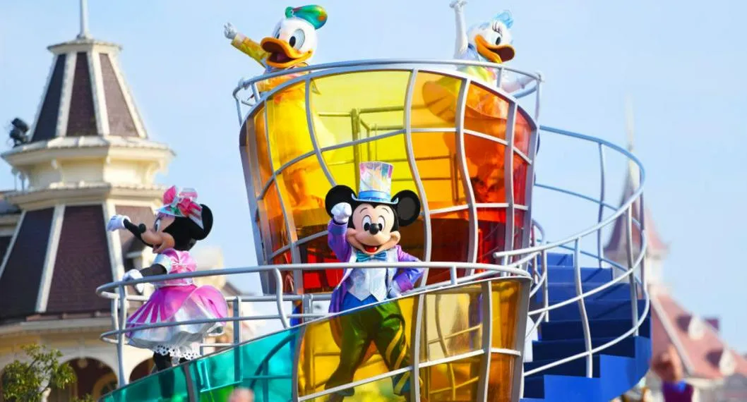 Foto de personajes de Disney a propósito de cuándo es más barato visitar Disneyland París