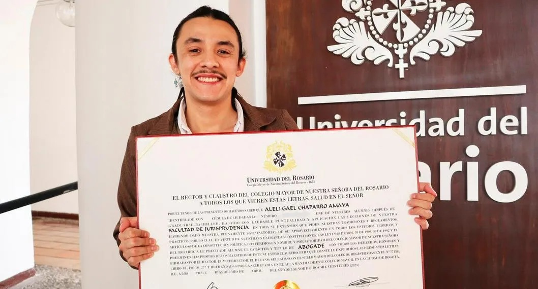 Alelí Chaparro, primera persona no binaria en Colombia graduada como "abogade" de la Universidad del Rosario, se refirió al tema
