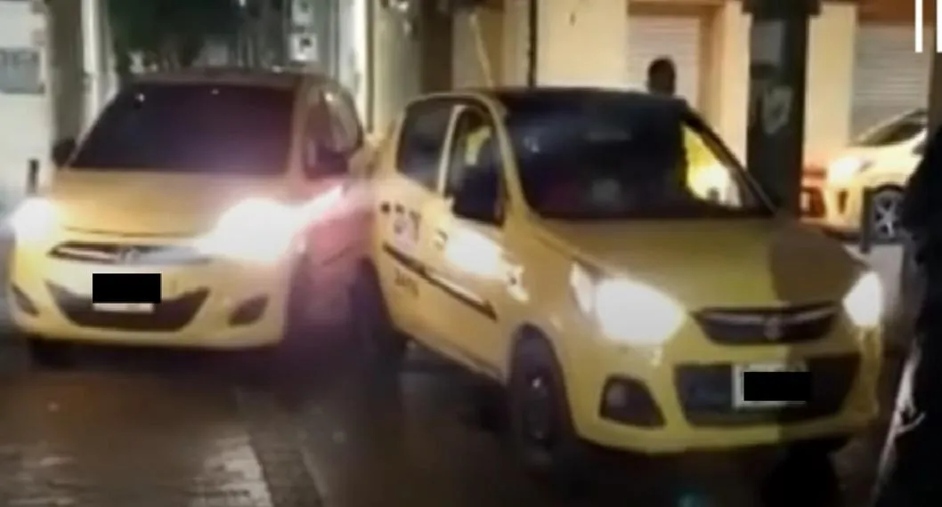 Taxistas multados en Santa Marta por parquear mal.