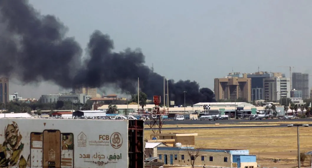 Aeropuerto en Sudán fue tomado por paramilitares que se enfrentaron contra el ejército.