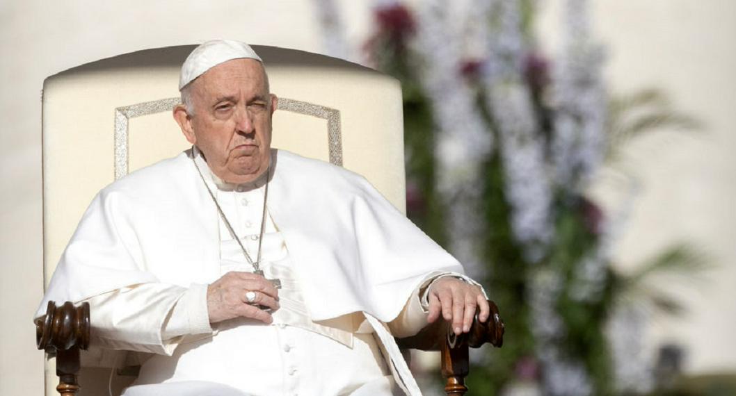 Papa Francisco, bravo con medio: defiende a Juan Pablo II de acusación