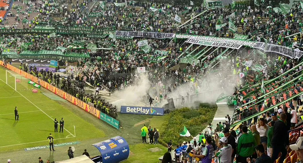 Antes del partido entre Nacional y América se presentaron disturbios en el Estadio Atanasio Girardot con la Policía.