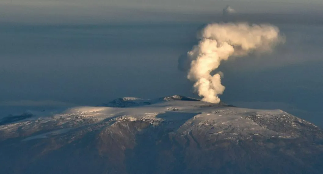 Conozca los escenarios ante una posible erupción del volcán Nevado del Ruiz, que se mantiene en alerta naranja por su actividad volcánica. 
