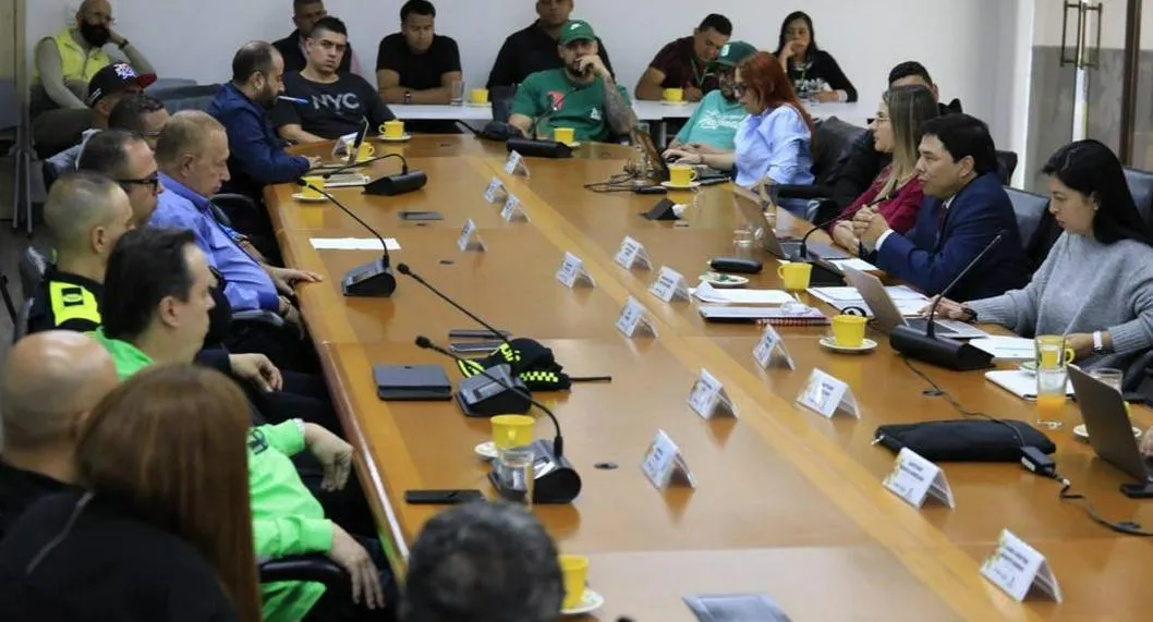 Reunión entre Atlético Nacional, la barra 'Los del sur', Alcaldía de Medellín y otros entes.