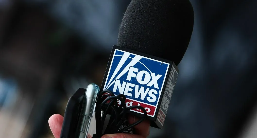 Logo de Fox News, cadena de tv que pagó para evitar juicio por mentiras sobre elecciones de EE.UU. en 2020