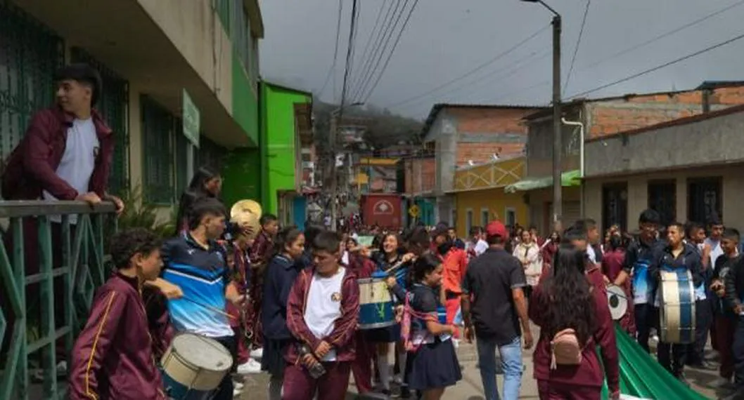 Estudiantes hacen protesta en Tolima por las malas condiciones de su colegio