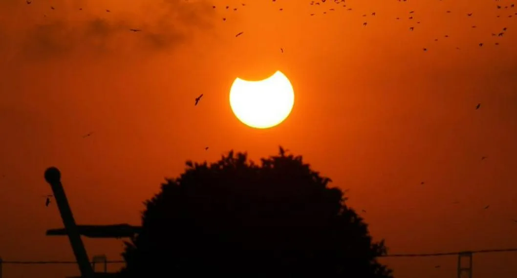 Foto de eclipse solar a propósito de si se verá en EE. UU. en abril 2023