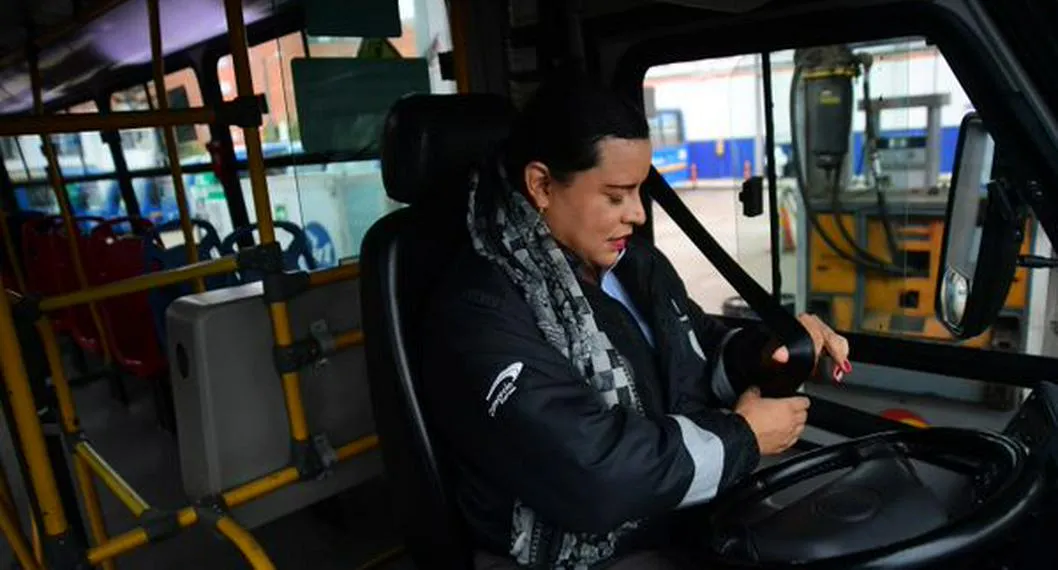 Foto de conductor de transporte público, por ofertas de empleo para conductores en Bogotá.