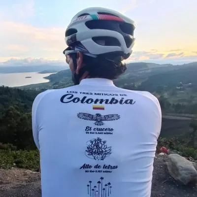Jimmy Ortiz, un ciclista amateur logró imponer un nuevo récord en Colombia, consiguiendo coronar los tres puertos más duros del país en casi 3 días. 