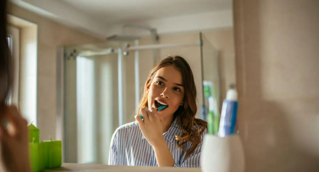 Cómo blanquear los dientes: consejos para limpiarlos y que no queden manchas