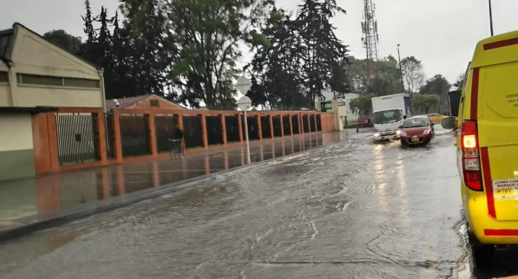 Bogotá hoy: fuertes lluvias trancan la autopista Norte y la calle 80