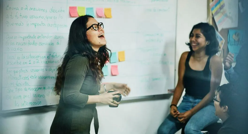 Foto de mujeres en el trabajo a propósito de vacantes de trabajo del gobierno de Canadá para estudiantes de ese país