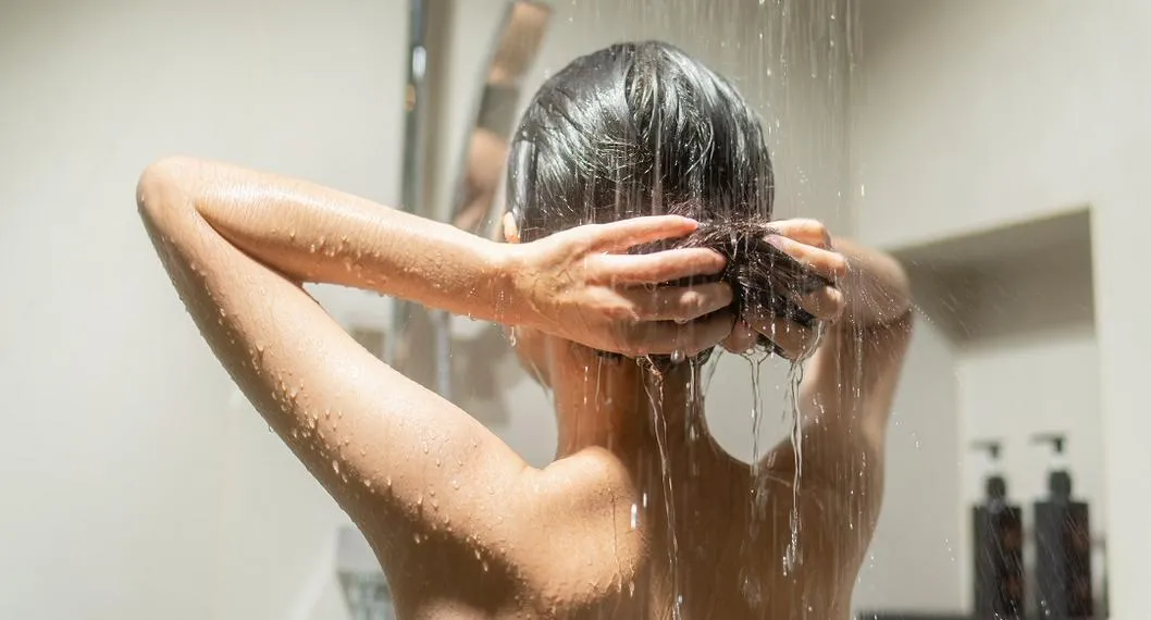 Cómo saber si se está bañando con la temperatura ideal y trucos para ducharse y lucir la piel radiante.