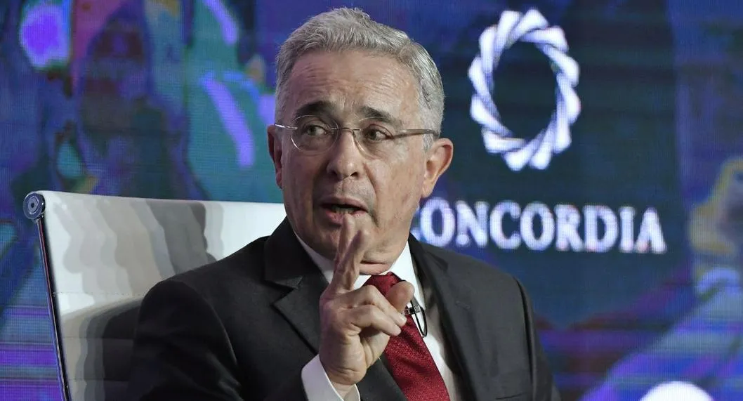 Álvaro Uribe soltó una nueva dosis de críticas en contra de la reforma a la salud de Gustavo Petro por las afectaciones a EPS en Colombia.