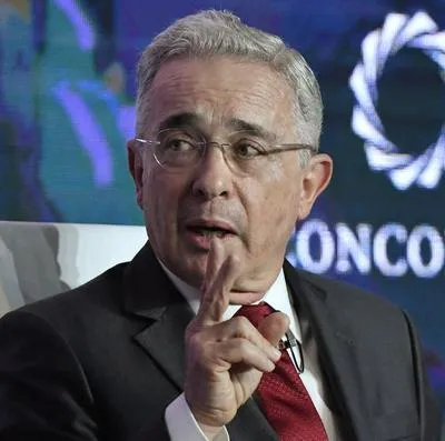 Álvaro Uribe soltó una nueva dosis de críticas en contra de la reforma a la salud de Gustavo Petro por las afectaciones a EPS en Colombia.