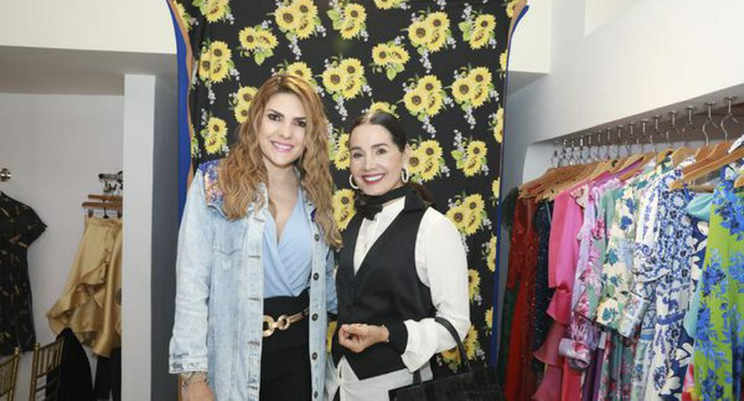 Ana Karina Soto y Xilena Aycardi destacaron entre reinas durante showroom de moda