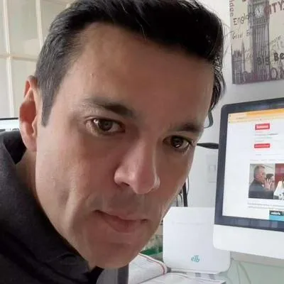 Foto de Juan Diego Alvira, en nota de que el periodista planteó reto con su noticiero para competir con Caracol y RCN