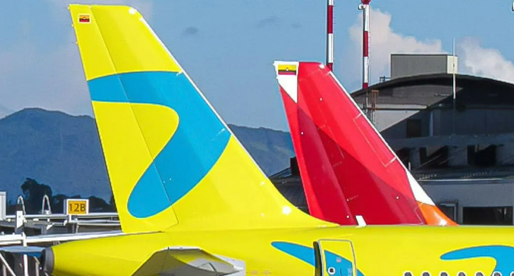 Foto de aviones de Viva Air y Avianca, por llamado de la Procuraduría a la Aerocivil por demoras en la decisión