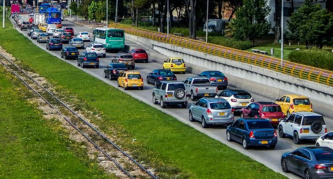 Los dueños de carros en Colombia están preocupados por el elevado costo de los seguros, ya que hubo incrementos del 68 % en comparación con el 2022.