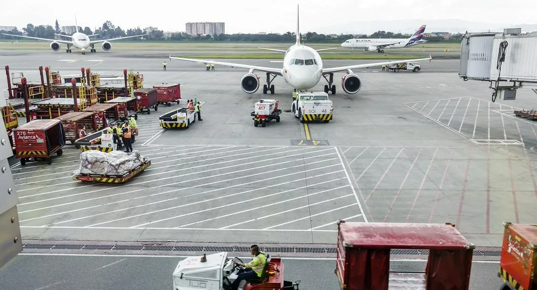 Agencias de viaje piden soluciones al Gobierno por la conectividad aérea en Colombia, causado por cese operaciones de aerolíneas.