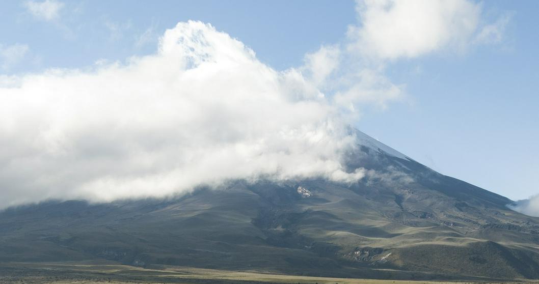 Volcán lanza ceniza: Ecuador en alerta máxima por el Cotopaxi