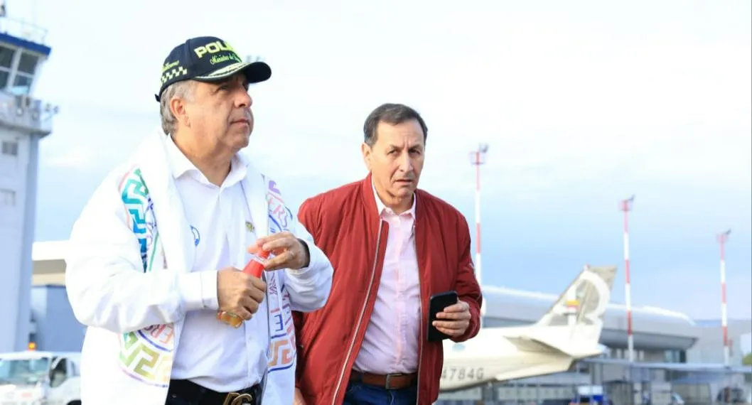 Contratos millonarios del dueño del avión que usa el ministro de Transporte, Guillermo Reyes, quien lo ha favorecido con algunos proyectos. 