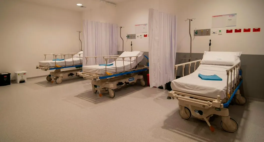 Foto de la cama de un hospital para ilustrar artículo sobre cuáles son los poderes que la reforma a la salud le daría a Petro. 