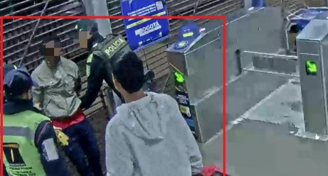 Cayó alias 'Uñas largas', el ladrón de celulares en Transmilenio en el centro de Bogotá. Este hombre recibía todos los dispositivos y los desaparecía. 