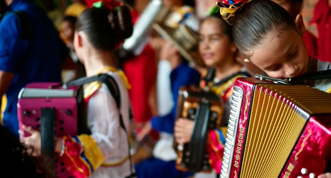 Foto de niños tocando acordeón, para ilustrar artículo sobre la inauguración del Festival Vallenato.