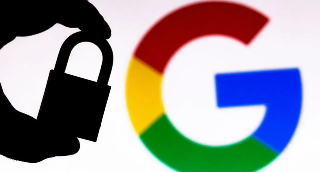 Logo de Google con una mano y un candado ilustra nota sobre Google Authenticator y su actualización. 