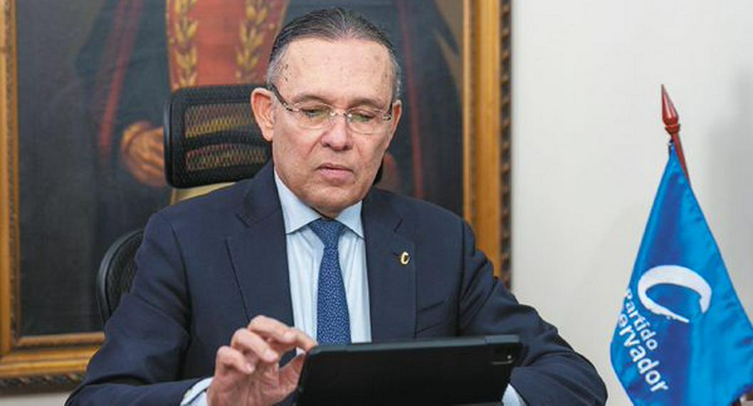 Efraín Cepeda, presidente del partido conservador, criticó a Carolina Corcho