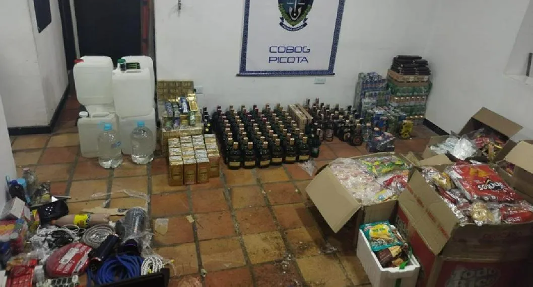 En la cárcel La Picota el Inpec decomisó un cargamento ilegal de bebidas alcohólicas, celulares, cigarrillos, entre otros elementos
