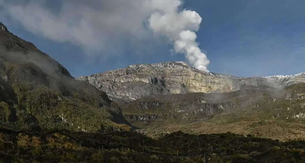 La energía de los sismos ha aumentado en el volcán Nevado del Ruiz, así como la longitud de la columna de ceniza que se observa en zonas cercanas.