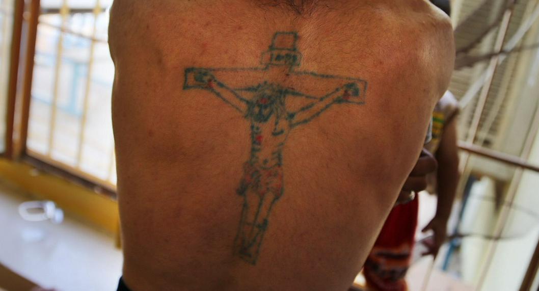 En Austria, una iglesia católica ofreció tatuajes gratis para atraer a más feligreses y, al parecer, iniciativa va por buen camino.