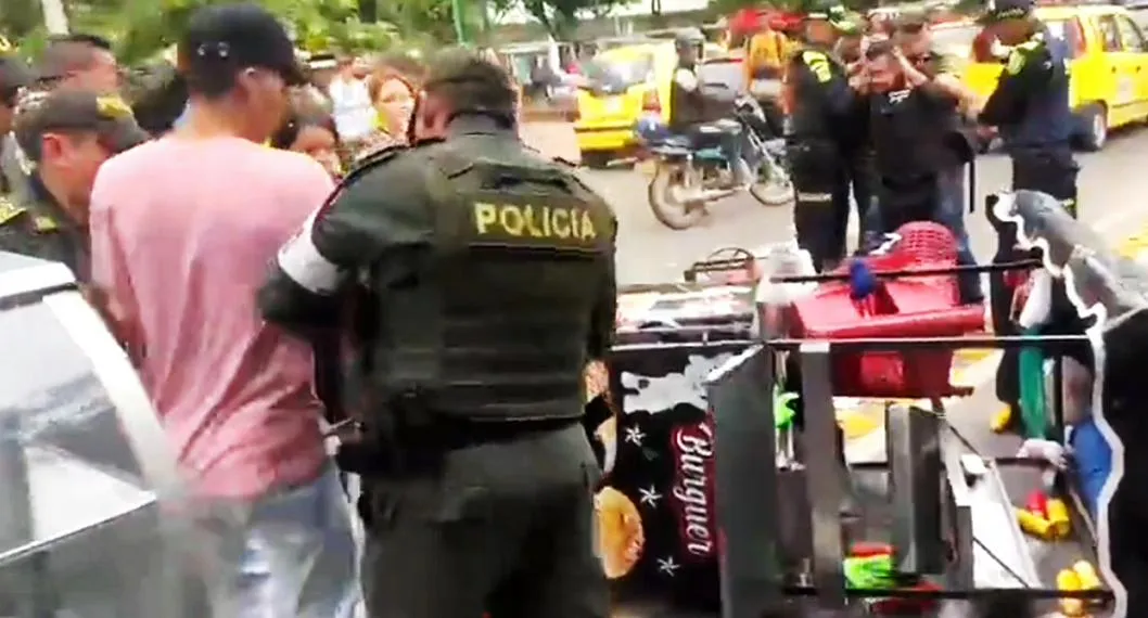 Cúcuta: Policía tumbó carro de perros calientes de mujer durante operativo