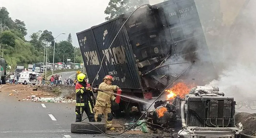Accidente de tránsito en Quindío: conductor saltó de camión en movimiento