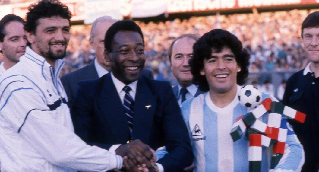 Pelé y Maradona a propósito de los mejores jugadores de fútbol.
