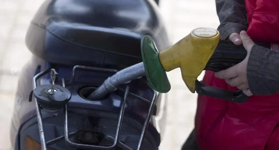 Gasolina en Colombia subiría más: consejos para ahorrar en medio de alza