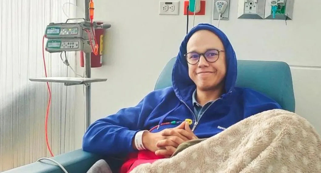 El periodista Diego Guauque mostró las secuelas que ha tenido su cuerpo por las quimioterapias a las que se ha sometido. Se está quedando sin barba. 