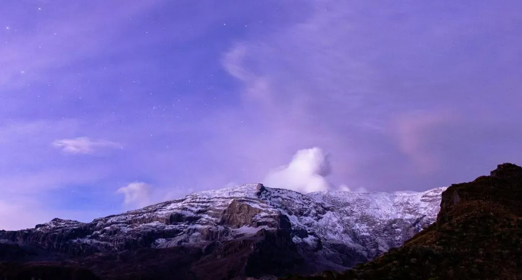 Foto del volcán Nevado del Ruiz a propósito de negativa de comunidades a evacuación preventiva
