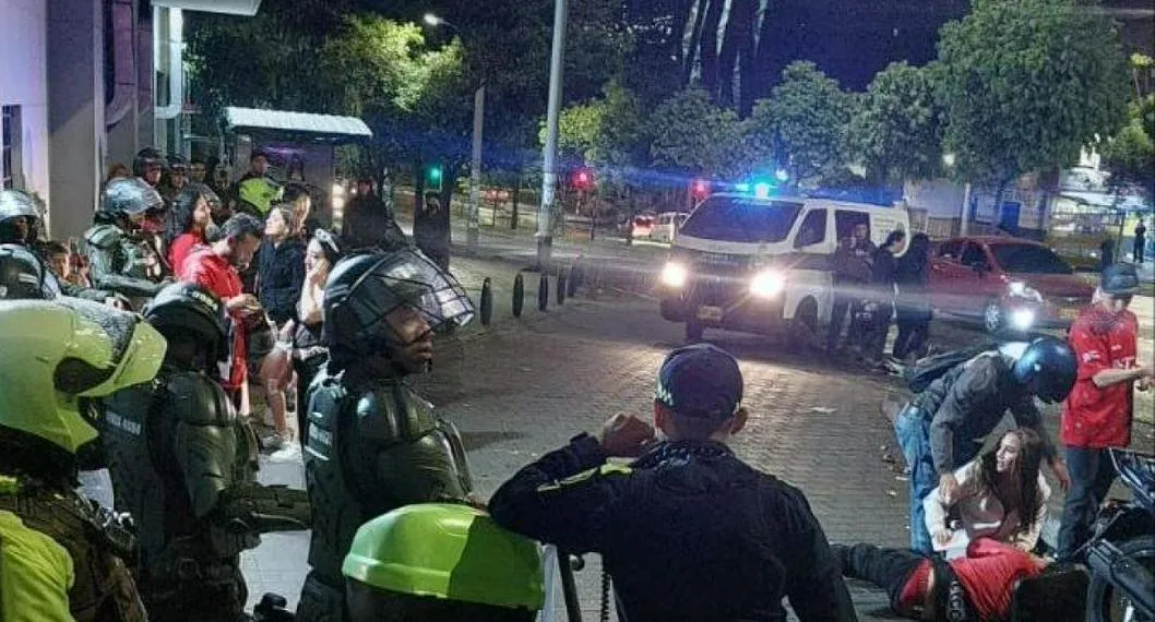 Tras el clásico entre Medellín y Nacional, en la madrugada de este domingo se reportó una agresiva riña entre hinchas, que dejó 2 muertos y 14 heridos.