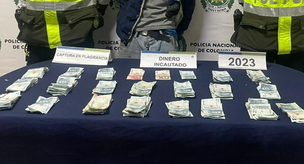 En Fontibón, Bogotá, autoridades capturaron a un hombre que robó un negocio de la localidad y, al ser descubierto, se escondió en un casa.