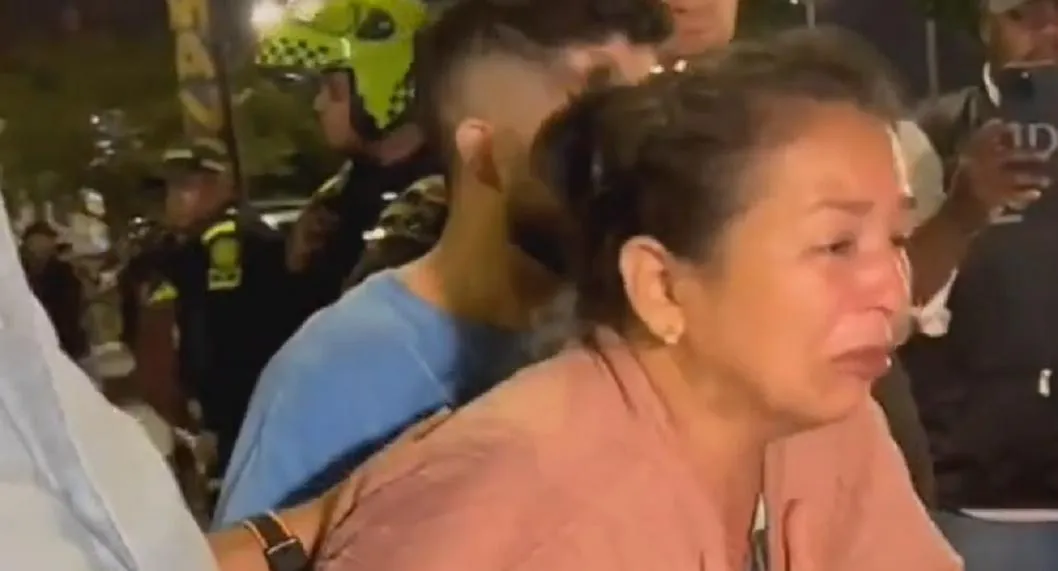 Madre del hincha del Deportivo Cali agredido pidió entre lágrimas que se detenga la violencia a las afueras del estadio.