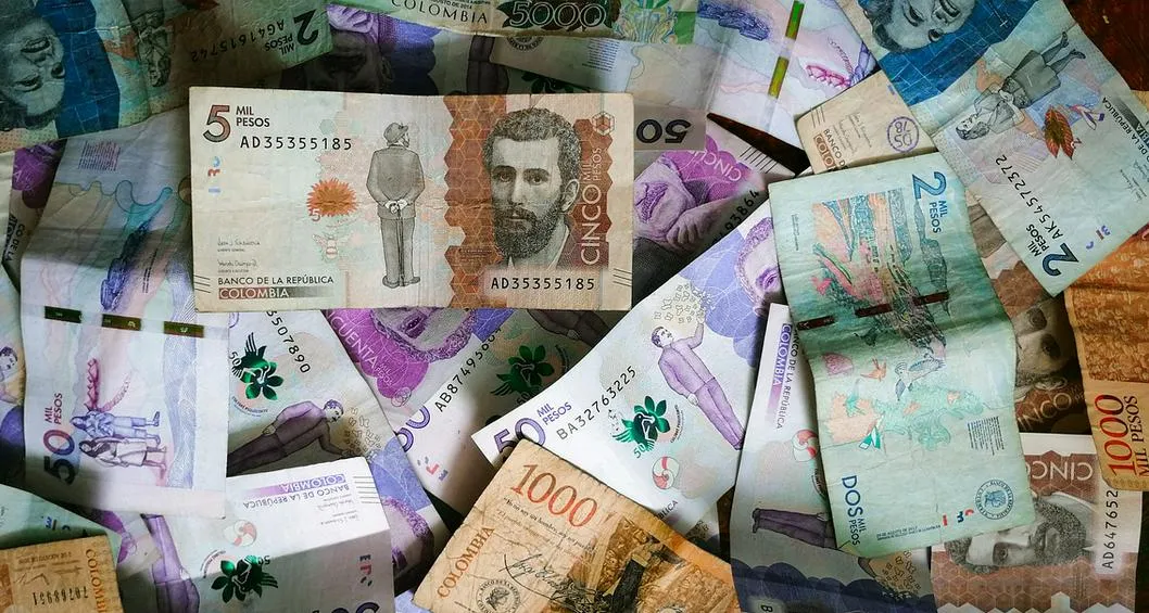 Peso colombiano se devaluó y dólar subió por movimiento de Gustavo Petro