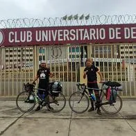 Hinchas de Santa Fe viajaron durante un mes para ver a su equipo en Lima, Perú, en partido por Copa Sudamericana.