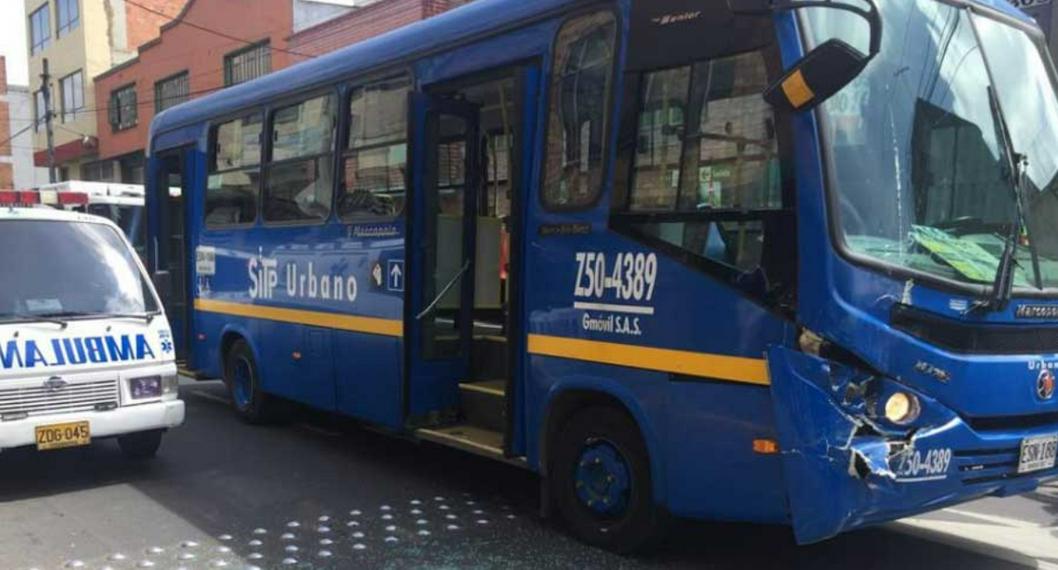 Dos accidentes con buses del SITP dejaron dos muertos en Bogotá. Una fue de un peatón y la otra de un ciclista. lo que produjo largo trancón.  