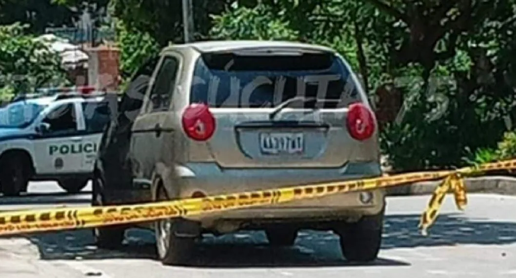 Un hombre encontró el cadáver de una mujer dentro de un carro que estaba mal parqueado en Villa del Rosario, cerca de Cúcuta y de la frontera con Venezuela.